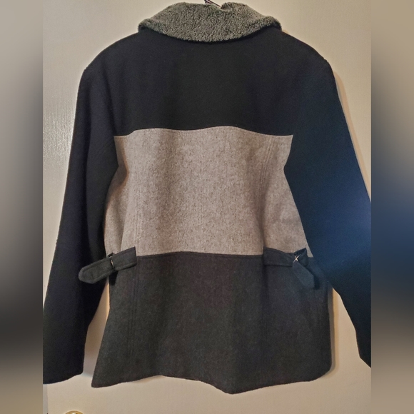 Women's wool coat - Picture 2 of 4